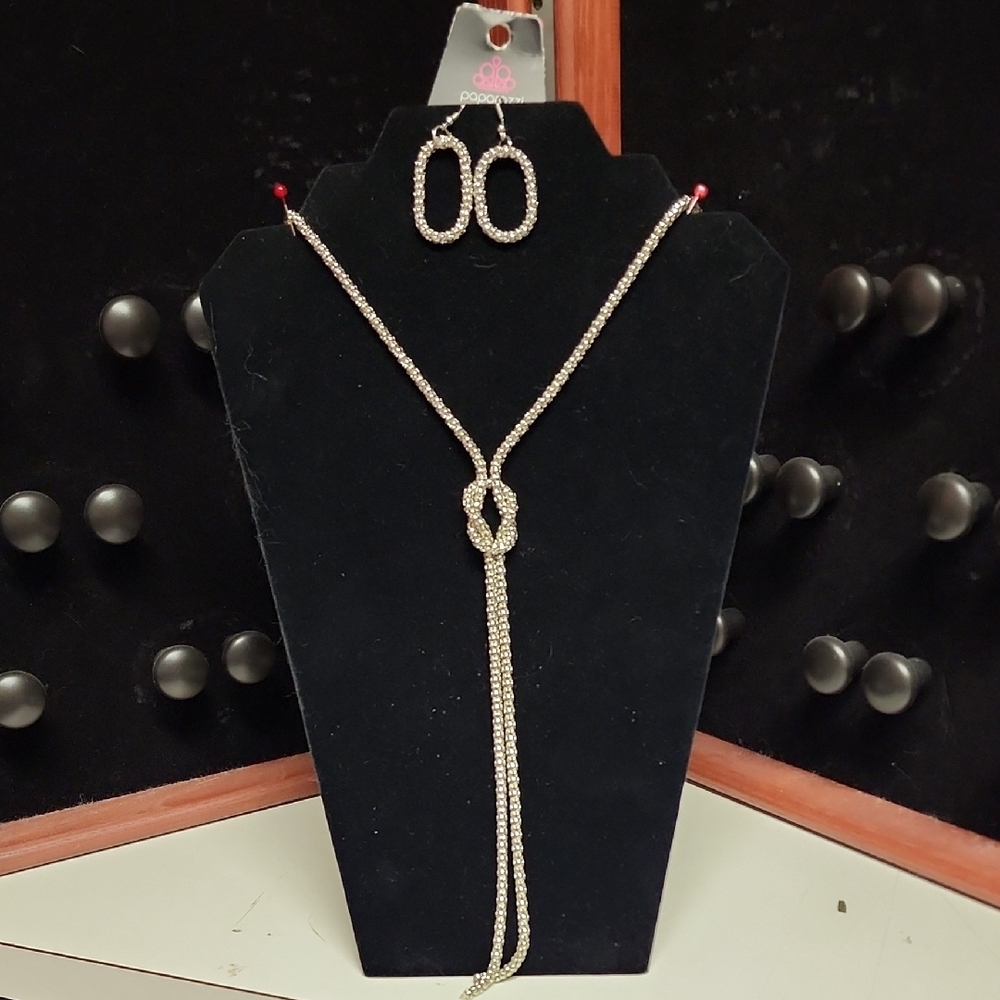 Paparazzi ♥ Born Ready - Silver ♥ Necklace